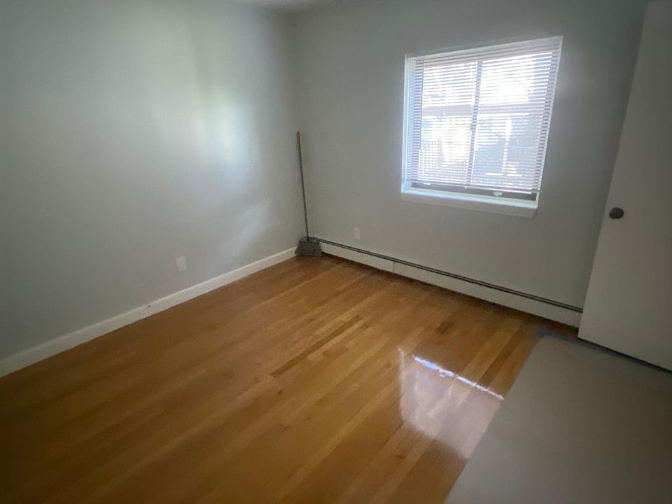 1st image of 580 Bridge St #10