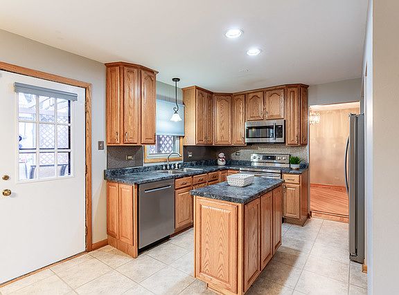 4th image of 1675 Virginia Dr