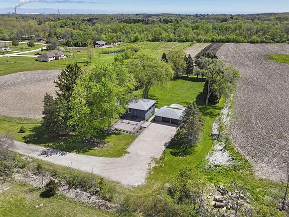 3rd image of 6739 Sportsman DRIVE