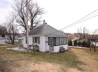 606 E 7th St, Louisville, NE 68037
