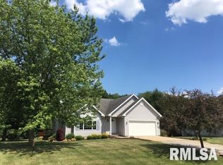 15346 Guinan Rd, Petersburg, IL 62675