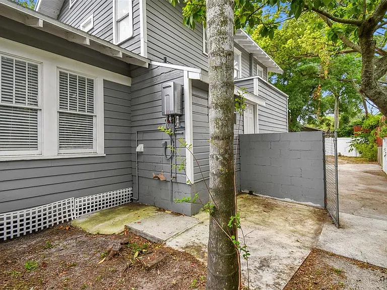 6810 N Navin Ave — Photo 79