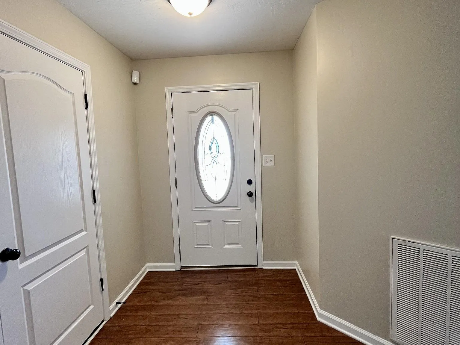 3 bed, 1296 sqft, $1,600 — Photo 2