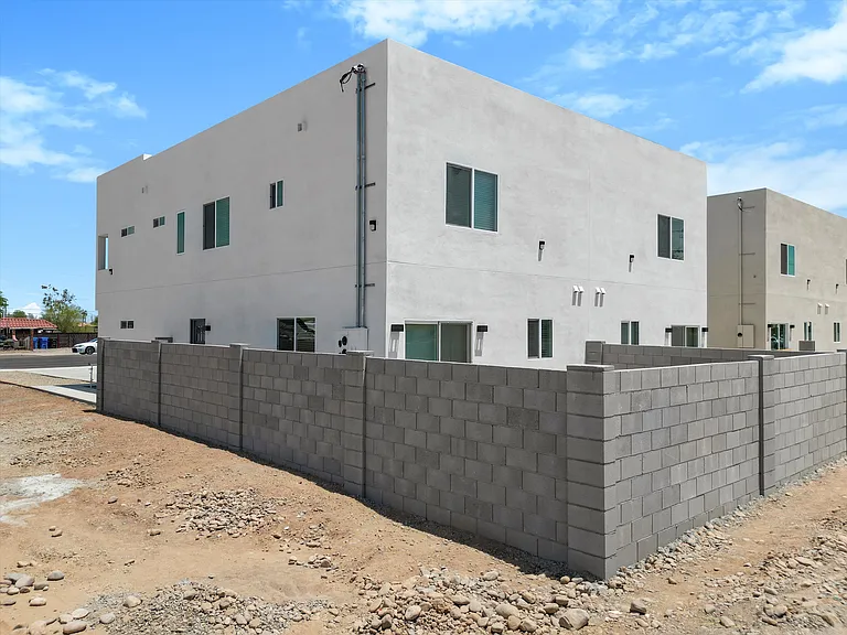 2551 E Broadway Rd — Photo 20