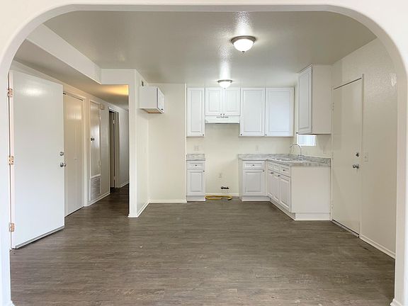 3rd image of 327 N Grand Ave