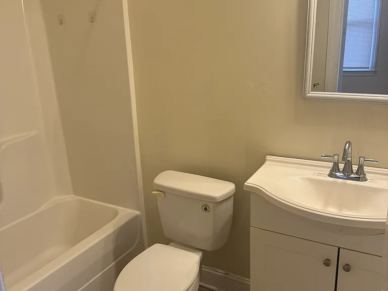 912 Oak St #1 — Photo 4