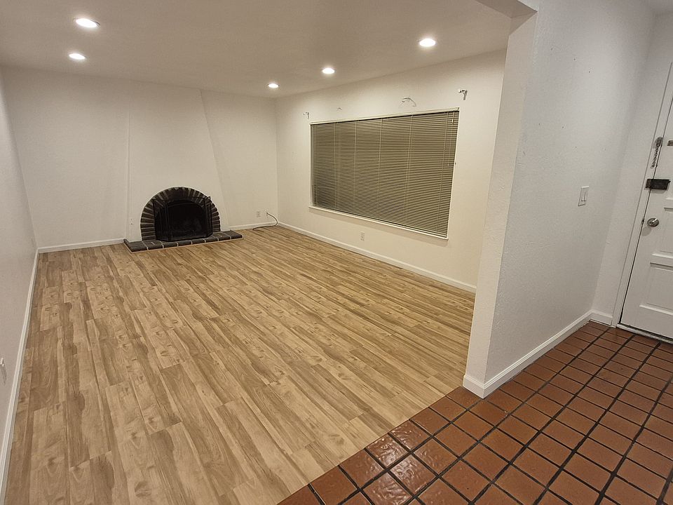 1st image of 428 Greenwood Dr