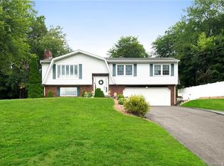 114 Bayview Cir, Wolcott, CT 06716