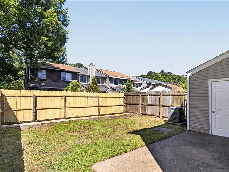 316 Falling Ln — Photo 4