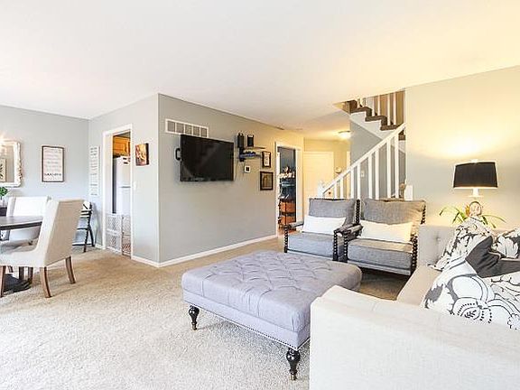 3rd image of 9405 W 120th St