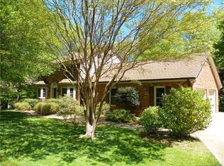 8207 Camelot Dr, Harrisburg, NC 28075
