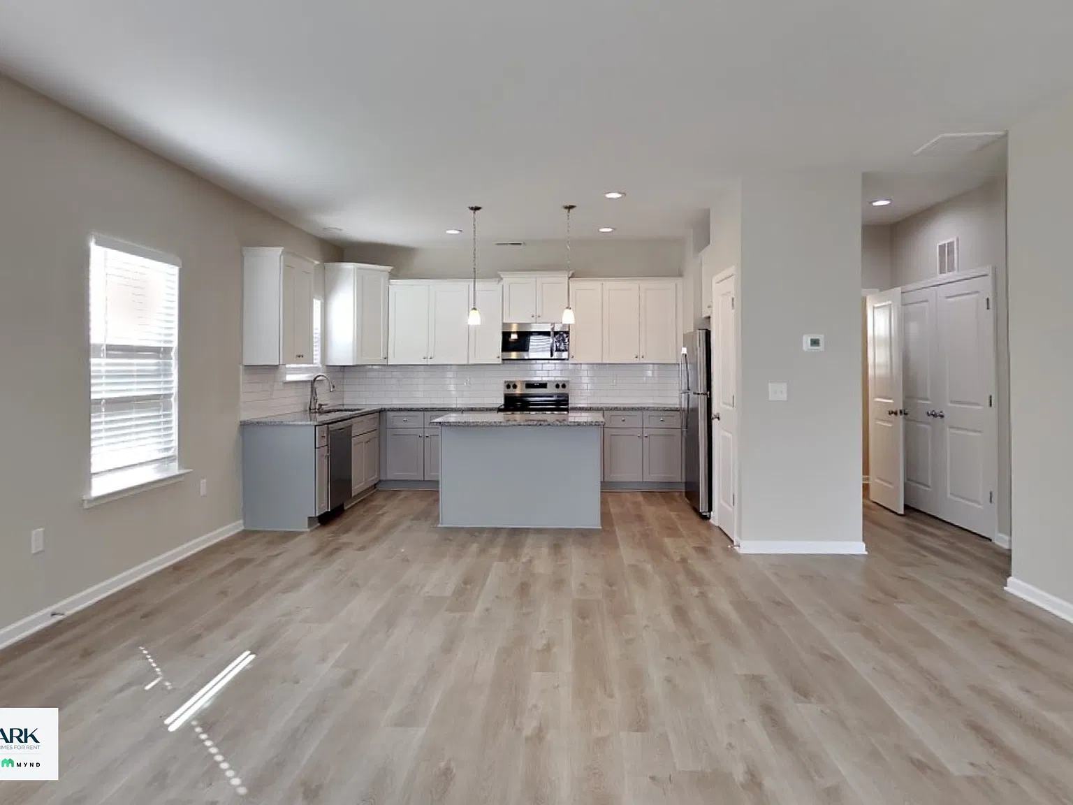 3 bed, 3.0 bath, 1431 sqft, $1,880 — Photo 2