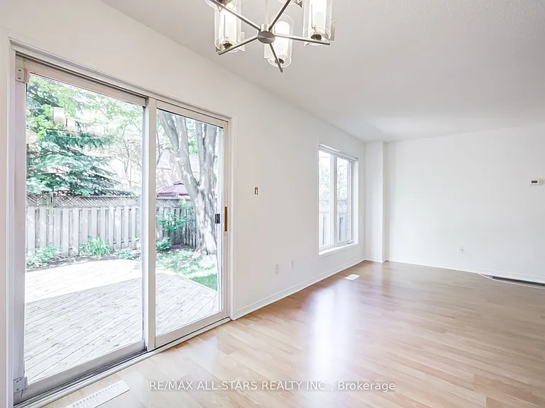 51 Playfair Rd — Photo 14