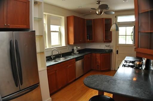 2nd image of 1528 W Elmdale Ave