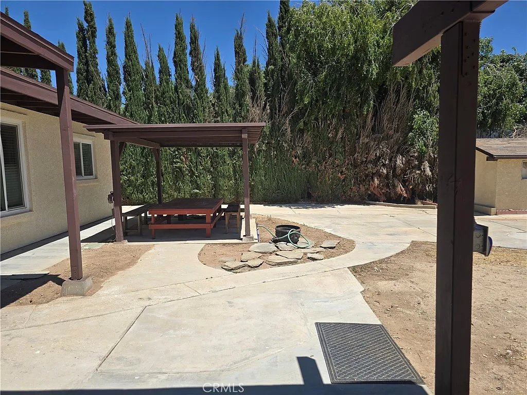 3 bed, 1858 sqft, $2,000 — Photo 4