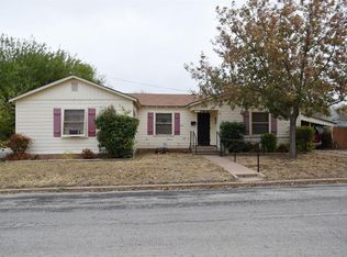 907 Cottonwood St, Coleman, TX 76834