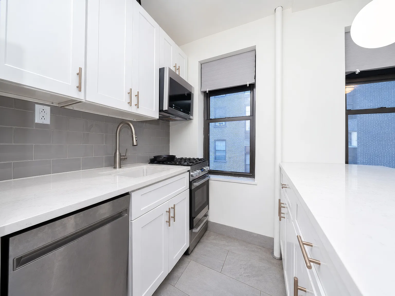 315 E 56th St — Photo 3