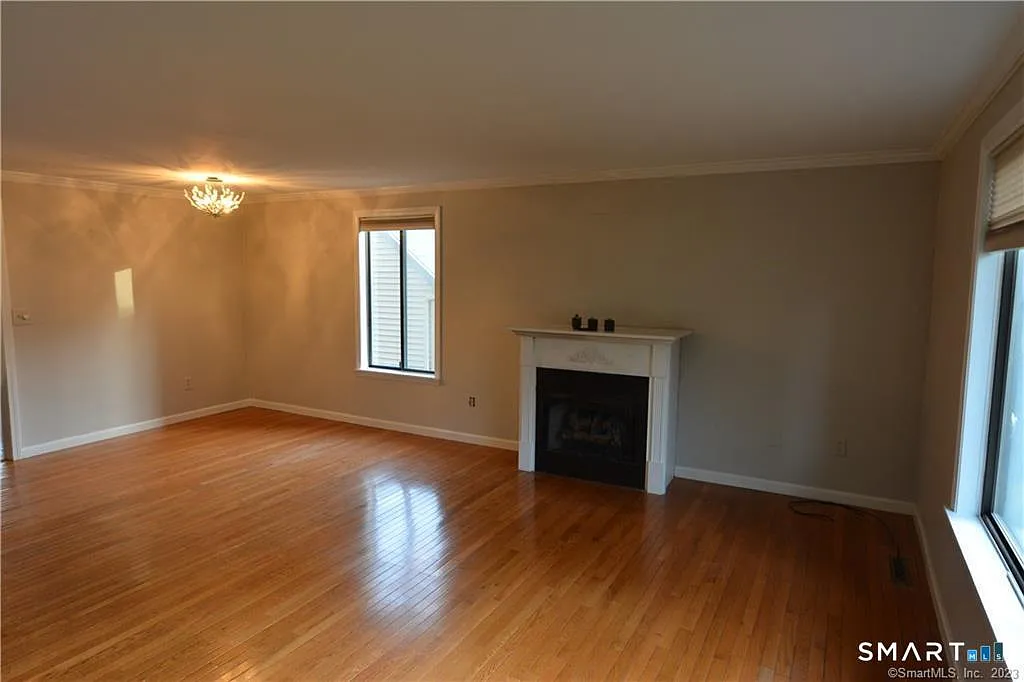 3 bed, 2.5 bath, 1686 sqft, $2,990 — Photo 3
