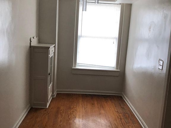 3rd image of 1 W 28th St #302