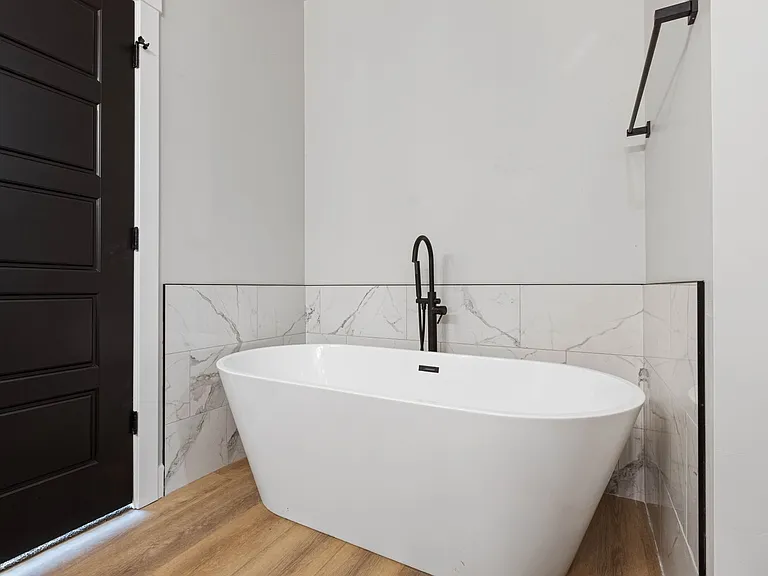 569 Idaho Ave — Photo 30