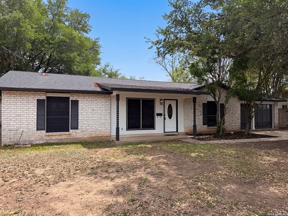 1st image of 208 FOREST WAY