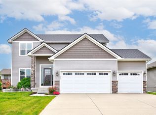 2100 SE Parkview Crossing Dr, Waukee, IA 50263