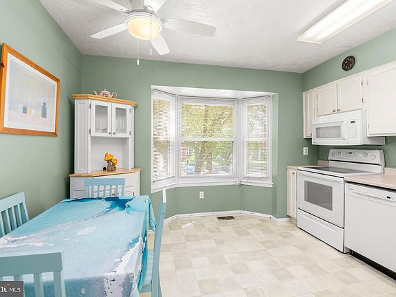 3rd image of 27 Sylvan Park Ct