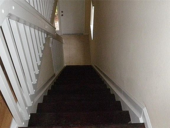 4th image of 2820 SW 82nd Ave