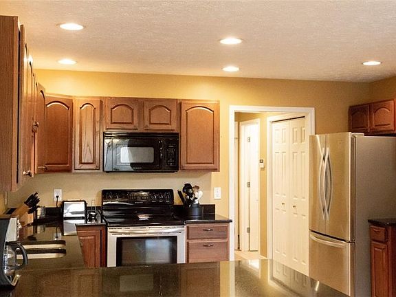 4th image of 167 Stoney Brook Dr