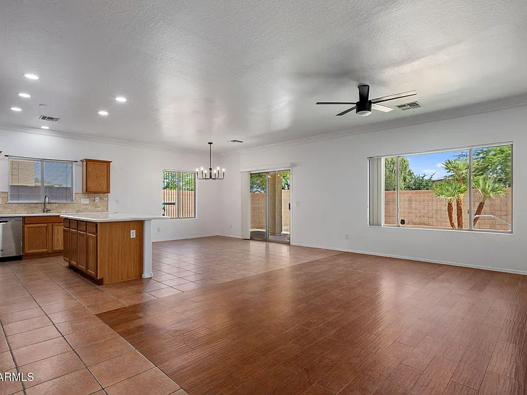 17862 W Caribbean Ln — Photo 4