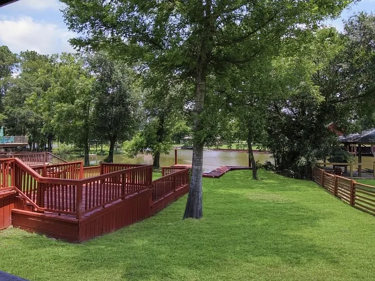 42 Hunters Creek Dr — Photo 3