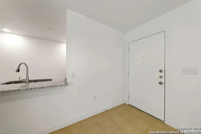 2 bed, 1.0 bath, 760 sqft, $995 — Photo 3