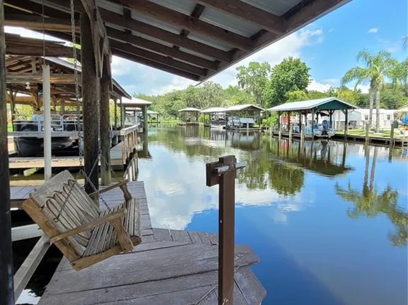 62 Carefree Dr, Welaka, FL 32193