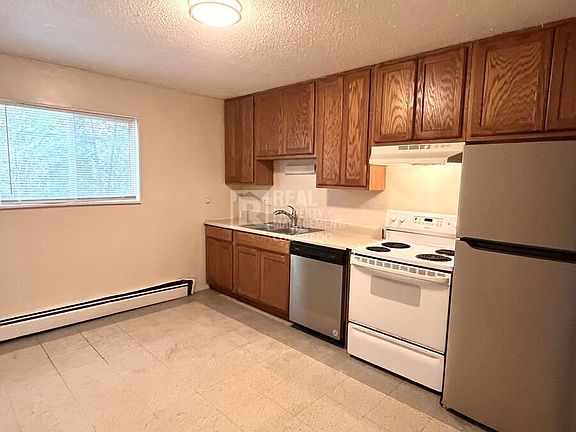 3rd image of 2149 Preuss Rd #1