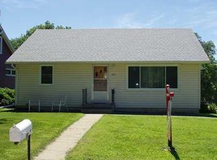 221 29th Ave SW, Cedar Rapids, IA 52404