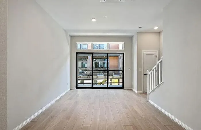 125 Waters Park Cir — Photo 9
