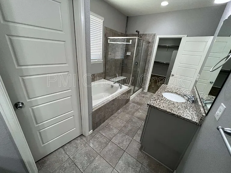 22472 E Union Cir — Photo 33