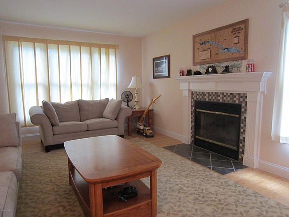 4th image of 10 Scrimshaw Ln