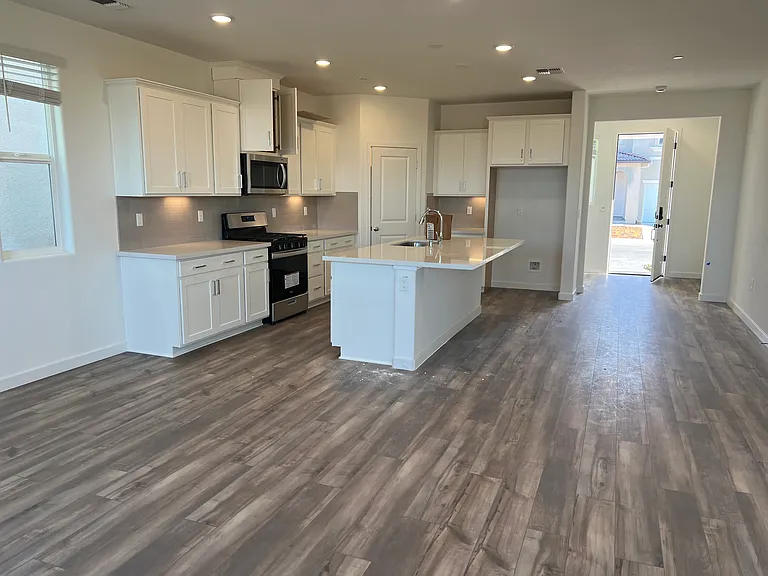1624 Strauss St — Photo 3