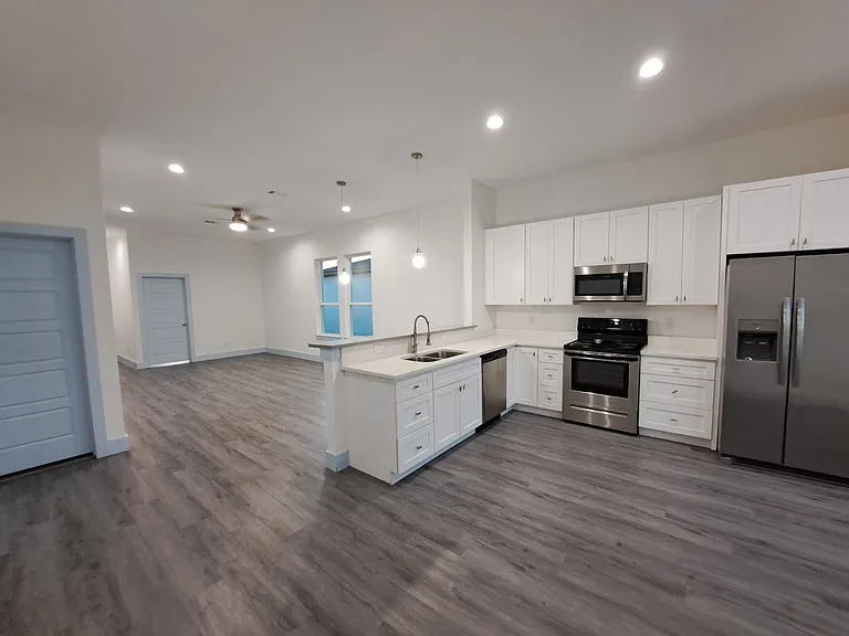 3235 Noor St — Photo 3