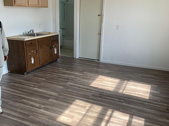 4th image of 1007 13th St #1