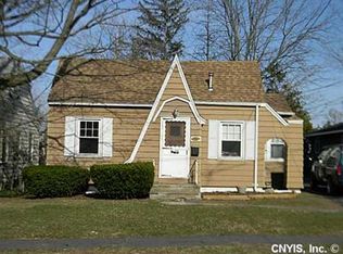 202 Darlington Rd E, Syracuse, NY 13208