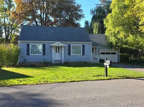 105 Clifton St, Phelps, NY 14532