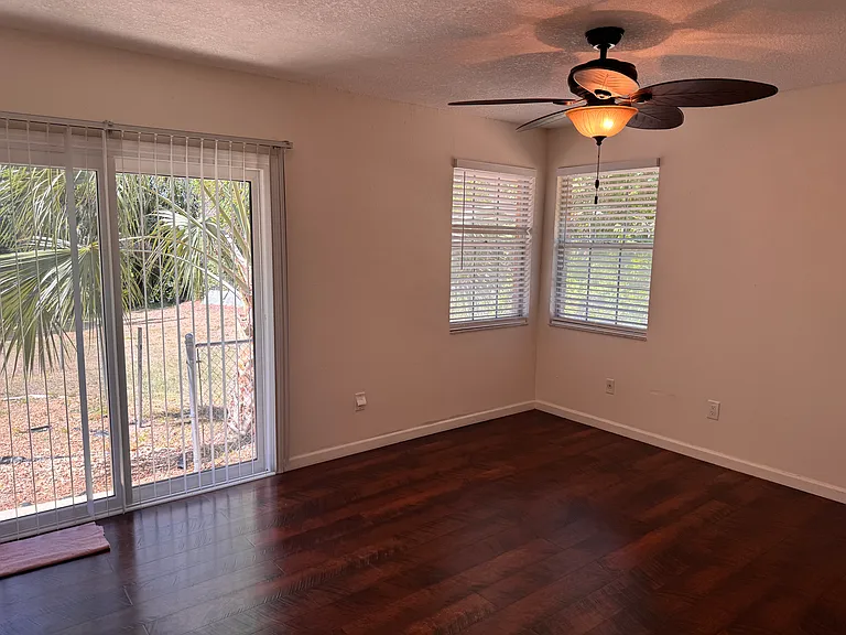 700 Governors Cir — Photo 10