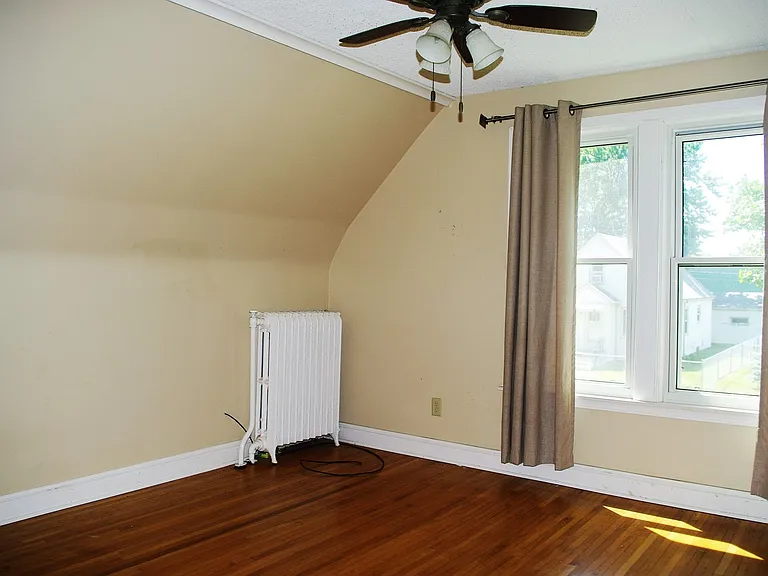 1677 Sherburne Ave — Photo 7