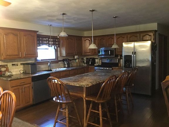 2nd image of 200 N Shady Ln