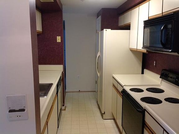 3rd image of 613 Himes Ave APT 101