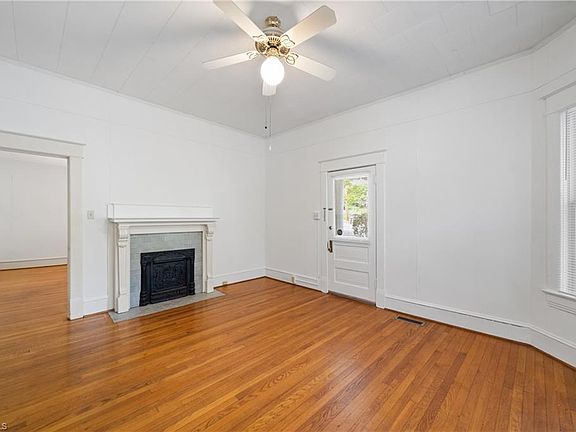 5th image of 301 S Sunset Dr