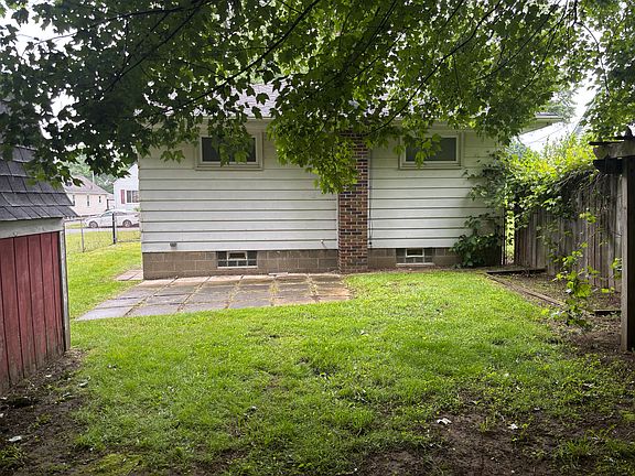 2nd image of 1569 Merrill Ave