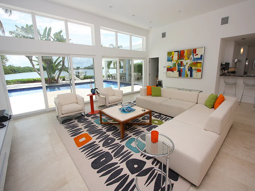 4 bed, 4.5 bath, 3900 sqft, $24,000 — Photo 2
